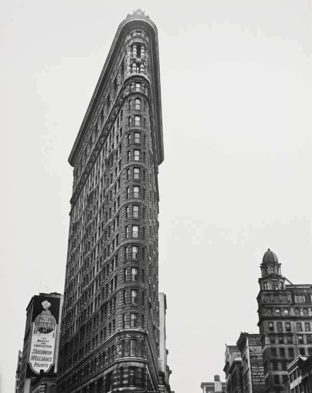 Flat Iron Building, (Broadway & 5th Avenue), New York