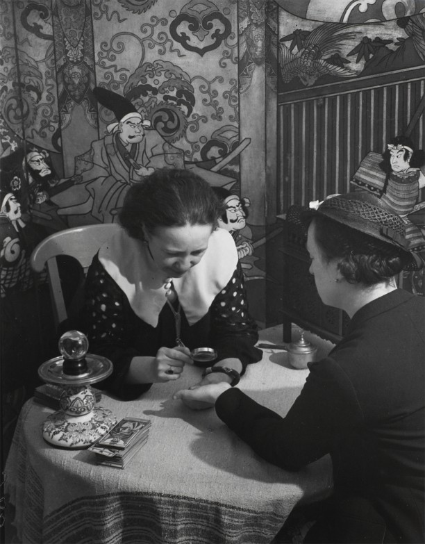 A fortuneteller in her wagon, Boulevard Saint-Jacques