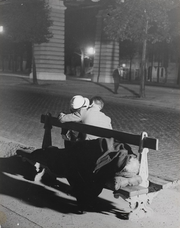 Lovers on a bench, Boulevard Saint-Jacques, next to a bum