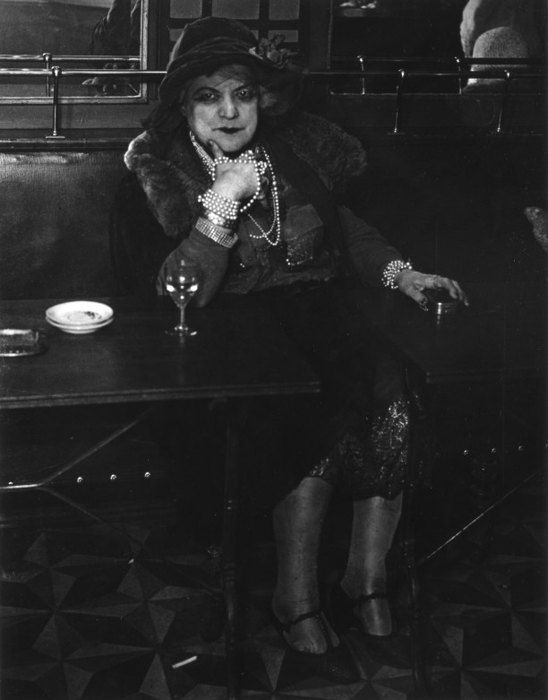Miss Diamonds in the Bar de la Lune, Montmartre