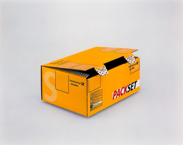 Packset, (small 25cm x 175cm x 10cm), Deutsche Post, Euro Express, (Kleben Sie den ausgefüllten Versandschein hier auf.  Lassen Sie sich beraten und wahlen sie die beste Versandart für 1hr Packset) 
Douglas M. Parker Studio, Glendale, CA, April 14, 2003
