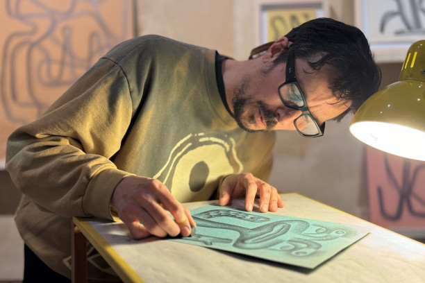 First Fridays: Graphite Memory: Live Drawing with Tim Biskup